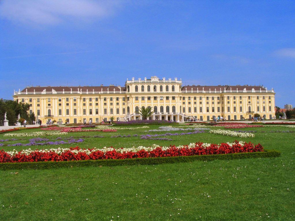 Palace vs Castle: Schonbrunn Palace